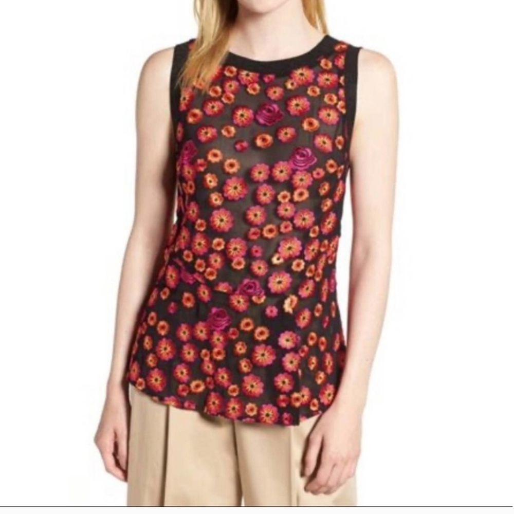Lewit | Flower Embroidered Sleeveless Top Medium